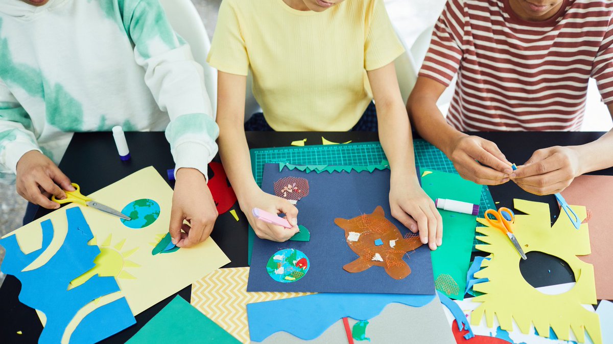 💧 Educación con impacto.

👧🏽👦🏻 Aprender a cuidar el agua desde pequeños es clave para un futuro sostenible, y por eso organizamos visitas escolares y talleres para que los más jóvenes conozcan cómo funciona el ciclo del agua en Cullera.

#AigüesDeCulleraContigo