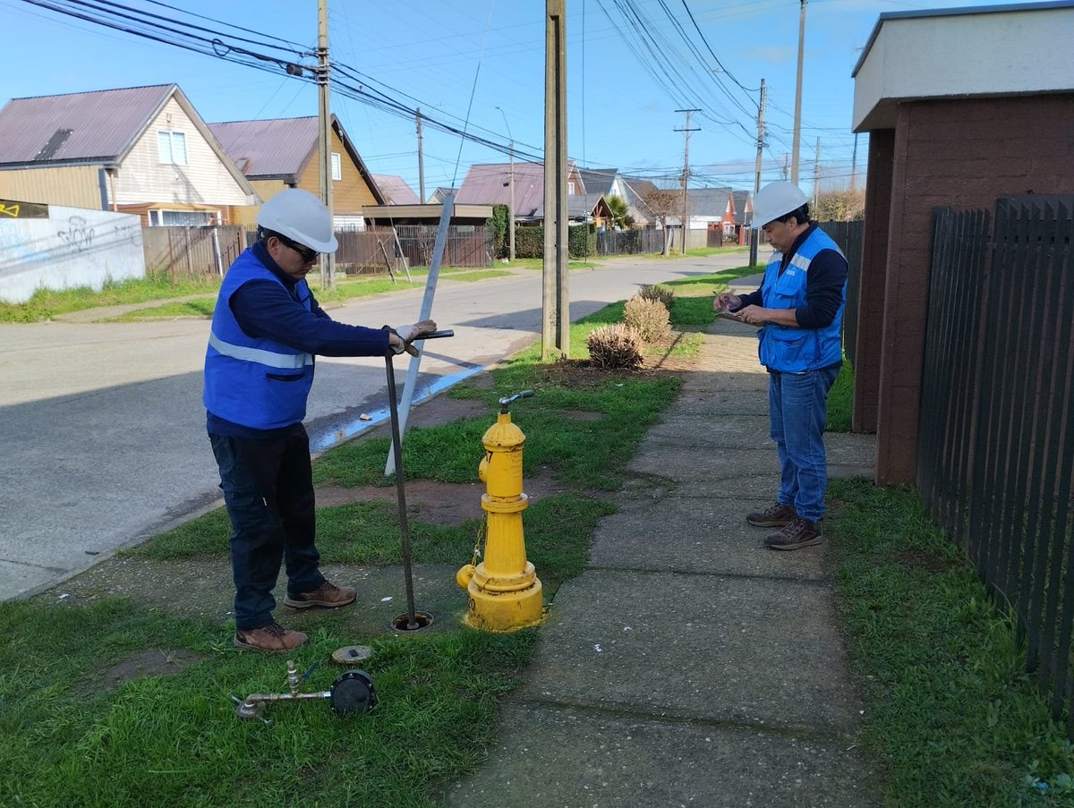 🚒 #SISS Los Ríos continúa con su segunda jornada de fiscalización al mantenimiento y operación del parque de grifos de la sanitaria Aguas Décima en distintos pintos de la ciudad de #Valdivia 💧🔍

#Fiscalización #InfraestructuraSanitaria #LosRíos