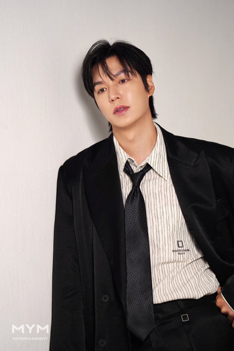 วันหยุดแวะมาฮีลใจ
“ยูจุงฮยอก” รออยู่นะ

ภาพเซ็ตใหม่จาก #อีมินโฮ
เบื้องหลังถ่ายแบบโปรโมต
Omniscient Reader: The Prophecy

เช็กรอบ ซื้อตั๋ว เจอกันที่โรงภาพยนตร์
#OmniscientReader #อ่านชะตาวันสิ้นโลก
#LeeMinHo