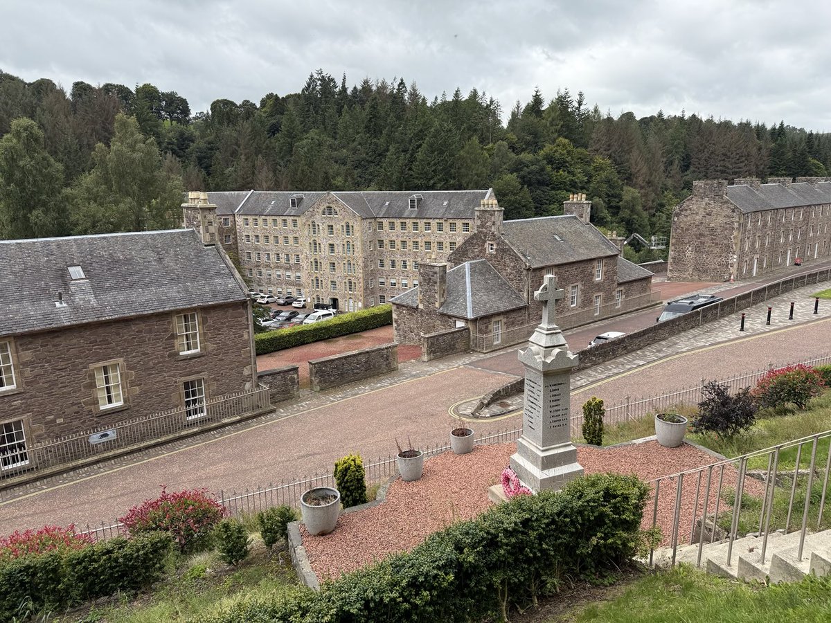IainDale's tweet image. What an amazing place this is. #NewLanark. Feeling mighty proud of my ancestor David Dale, who founded it, and his son in law, Robert Owen, who took it on in 1799. His granddaughter, Rosamund Dale-Owen went on to be one of the 9 founder members of the Fabian Society.