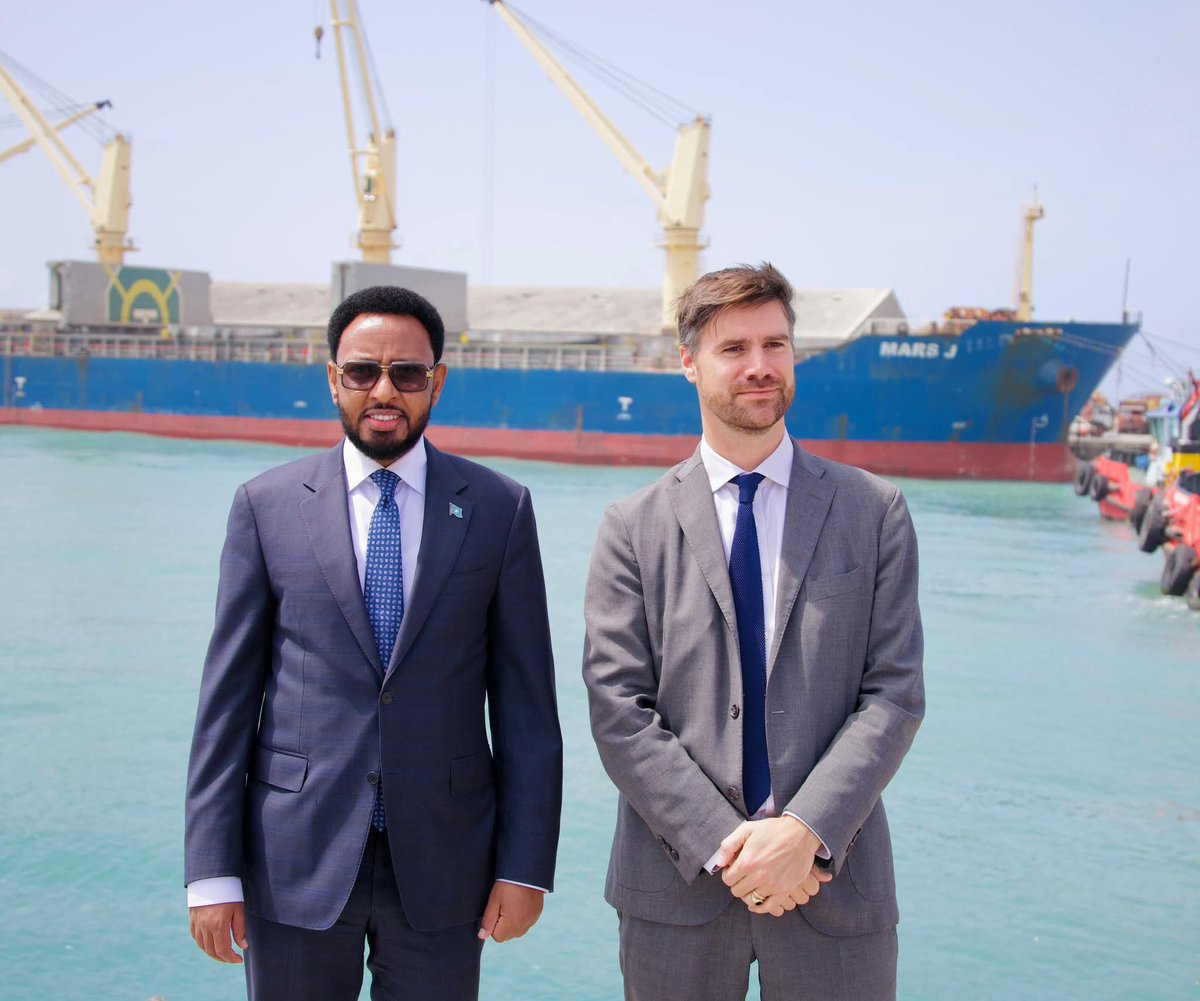 .<a href="/MoF_Somalia/">Ministry of Finance</a> Minister H.E. <a href="/BihiEgeh/">Bihi Egeh</a>, accompanied by the <a href="/UKinSomalia/">UK in Somalia🇬🇧🇸🇴</a> Ambassador to Somalia, visited Mogadishu Port to oversee ongoing revenue reforms and the modernization of the Customs system — a step forward in strengthening Somalia’s trade and fiscal systems. #Somalia