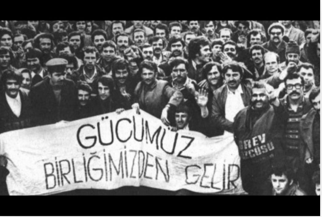 KgmPlatform's tweet photo. 🔌💧 Bir Gün Geçse Faiz Var!
Elektrikte, suda, doğalgazda, vergide…
Gecikmenin adı “faiz”, “ceza”, “gecikme zammı”.

Peki ya 8 ay geciken KÇP için ne olacak?

📅 8 aydır bekletilen kamu işçisine
💰 Geriye dönük faiz uygulanacak mı?

Devlet alacaklıysa faiz var,
İşçi alacaklıysa “sabır”, “sus”, “şükret” mi var?

Adalet bunun neresinde?

#Kamuişçileri 

@memetsimsek 
@isikhanvedat 
@RTErdogan 
@hakiskonf 
@turkiskonf