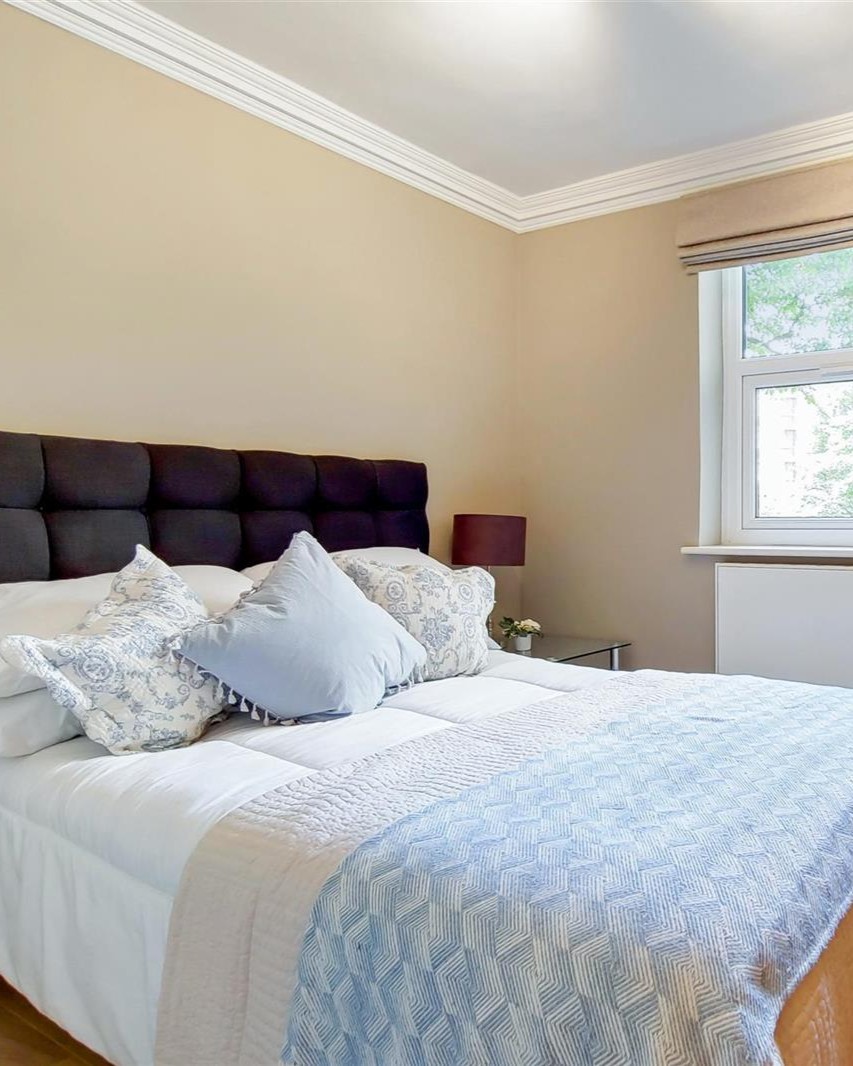 Rental Property of the Week: A three-bedroom apartment, with an excellent kitchen and bathrooms and wood floor throughout, on the first floor of this prestigious gated development with twenty-four-hour security. Book a viewing now!

bit.ly/4fp6hk6