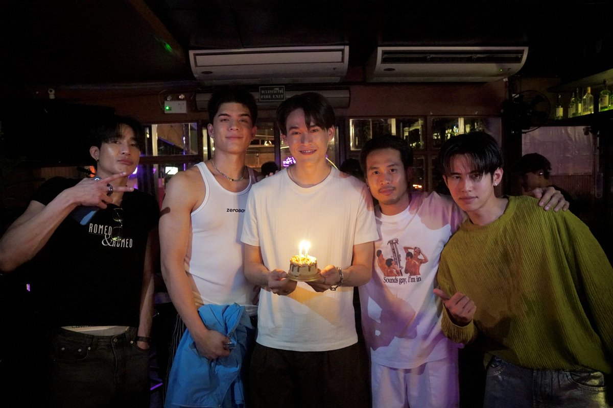 Only Friends : Dream On (@olf_dreamon) on Twitter photo เมื่อคืนมีคนโดนเซอร์ไพรส์ด้วย ❤️
และขอให้วันนี้มีความสุข รายล้อมไปด้วยคนที่รักเลยน้าา 🎂
#OnlyFriendsDreamOn
#GMMTV
<a href="/Earth_Pirapat/">Earth Pirapat 🌏</a> <a href="/Josswayar/">JWR</a> <a href="/gawincaskey/">Gawin Caskey</a> <a href="/yacht_patsit/">S.Yacht</a> เมื่อคืนมีคนโดนเซอร์ไพรส์ด้วย ❤️
และขอให้วันนี้มีความสุข รายล้อมไปด้วยคนที่รักเลยน้าา 🎂
#OnlyFriendsDreamOn
#GMMTV
<a href="/Earth_Pirapat/">Earth Pirapat 🌏</a> <a href="/Josswayar/">JWR</a> <a href="/gawincaskey/">Gawin Caskey</a> <a href="/yacht_patsit/">S.Yacht</a>