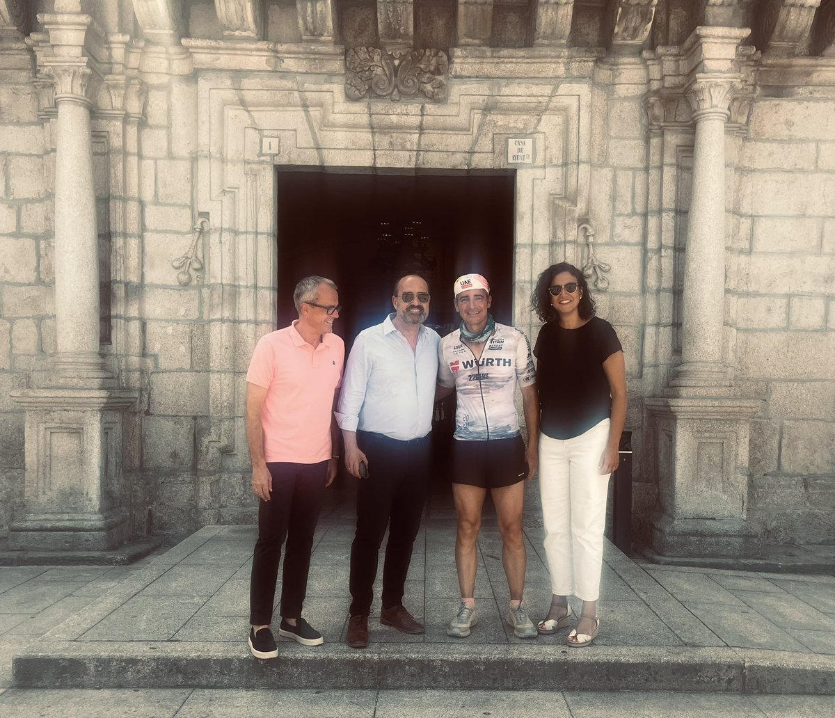 Nuestro compañero Roberto Mendo finaliza la etapa del camino de Santiago en #Ponferrada. Ultreia et Suseia