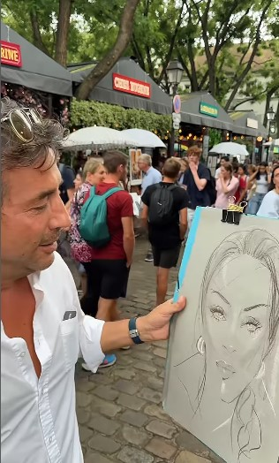 (VIDEO “Sem pričakovala karikaturo, ampak je gospod bolj resno vzel…” – Tina Gaber zadovoljna s portretom uličnega slikarja  na Krfu
strogo-zaupno.si/novice/video-s…