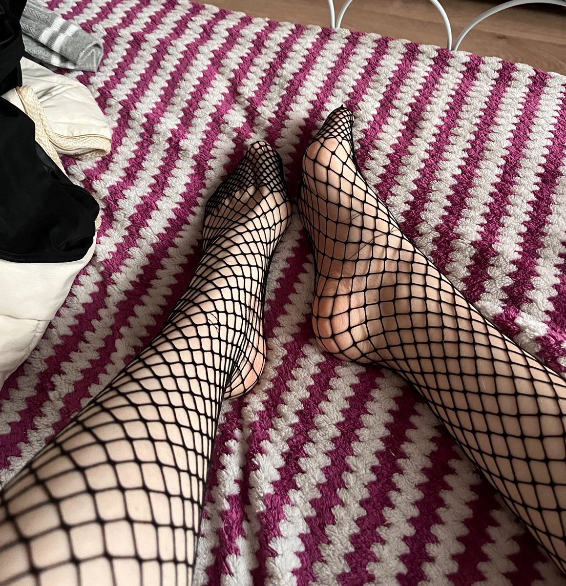 Würdest du vor mir auf die Knie gehen und dir eine Leine und KG anziehen lassen oder traust du dich nicht? 🤍💁‍♀️