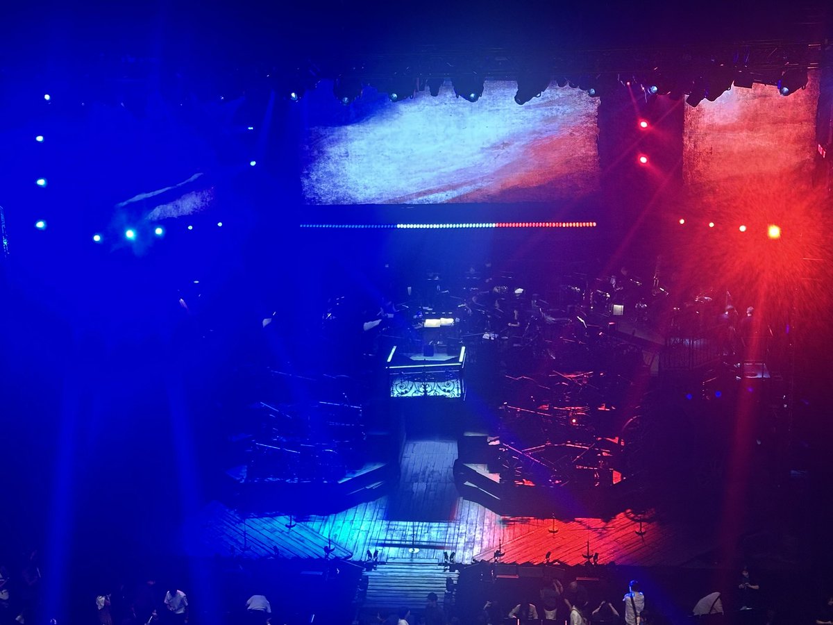 k_gau6's tweet photo. Les Misérables World tour spectacularを観劇してきました！🇫🇷🗡️

ブロードウェイキャストで全編英語、台詞もほぼ歌で生オケ‼︎‼︎2時間40分この上ない贅沢で本当に最高😭 https://t.co/6creojPHkF