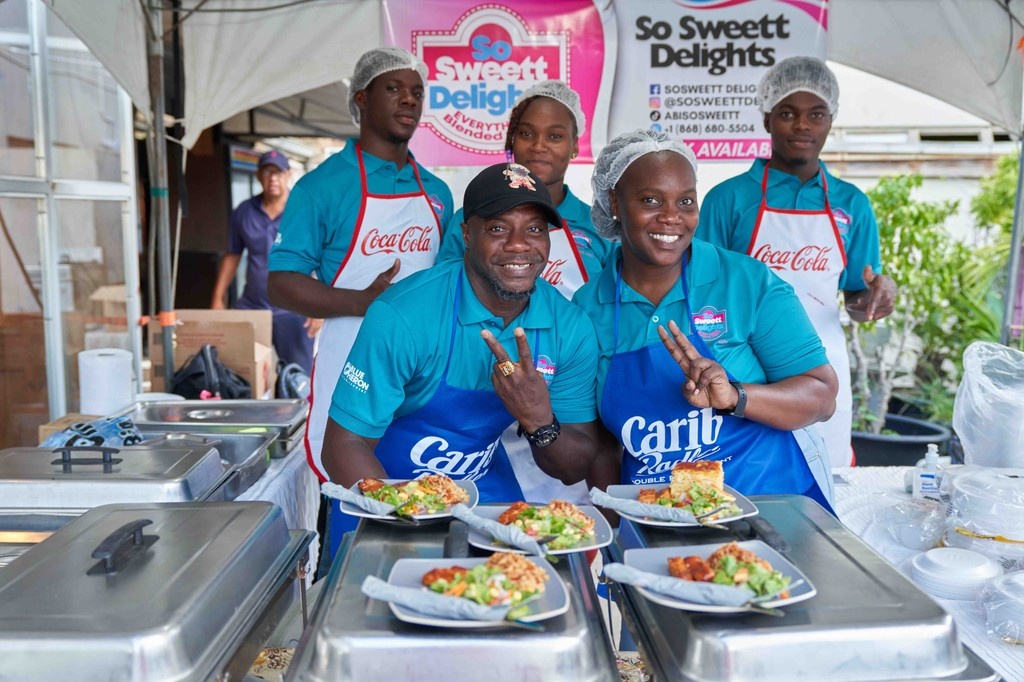 EEEmpire's tweet image. BBQ, vibes, and smiling faces 🔥🍖✨
From juicy ribs to pineapple-topped pasta, food cones to creamy casseroles — Barbahol was a full-on flavor festival.

Full Album out online now: eeempire.com/galleries/barb…