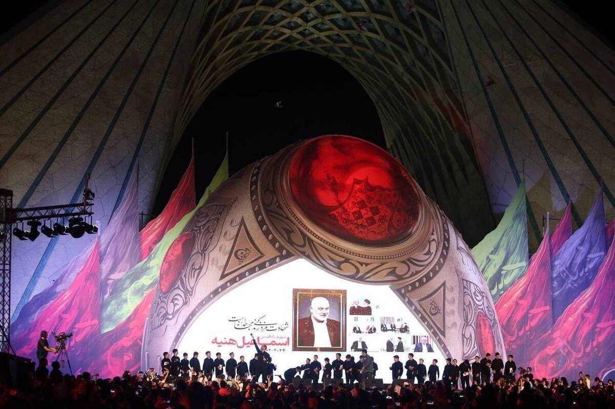 میدان آزادی یا آریامهر رو حسینیه کردن
 فردای روزگار خانه مردم رو هم سنگر خودشون در برابر اسرائیل میکنن 
این خط و این هم نشان
  حالا هی بگید سیاسی نیستم

#تف_به_جمهوری_اسلامی
#اربعین