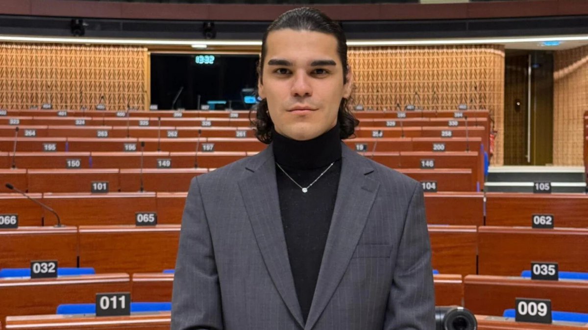 BU TUTUKLAMA LGBT+ HAKLARINA, İFADE ÖZGÜRLÜĞÜNE VE DEMOKRASİYE AÇIK SALDIRIDIR!

Türkiye, LGBT+ ların yalnızca varoluşları nedeniyle hedef haline getirildiği, hak savunucularının susturulmaya çalışıldığı karanlık bir dönemin içinden geçiyor. +