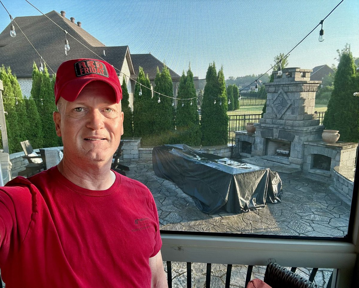 MGWaltLord's tweet photo. It’s a beautiful #SeeRedFriday in Clarksville, Tennessee…a great day to be a Gov…and an even better day to watch our newest Govs-for-Life walk across the stage in The Dunn to receive their diplomas!!
#SeeRed! | #BeAGov! | #BestDaysOfTheYear! | #LetsGoPeay! https://t.co/tu2a9lUvOg