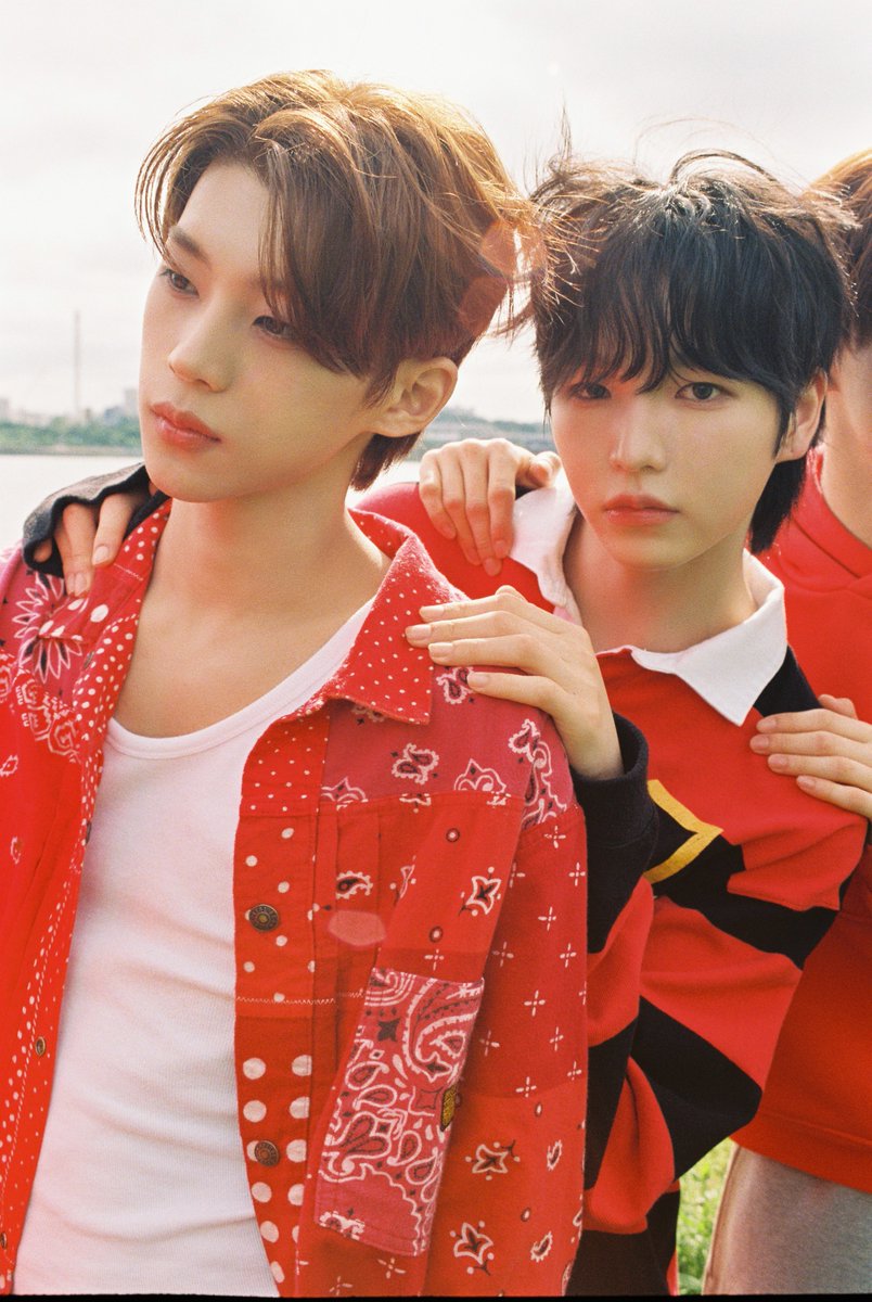 idntt <unevermet>
concept photo We A ver.

2025.08.11 6PM KST