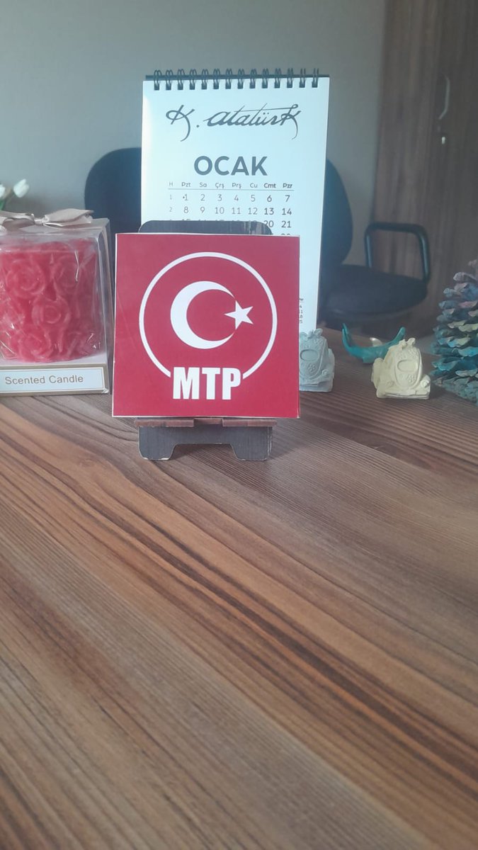 Teşkilatcılık da usul ve esaslar önemlidir. Genel merkezin politikalarını tabana yaymak il, ilçe başkanlıklarının birinci dereceden görevleri arasındadır. Tanıtmak, anlatmak, teşkilatların genel başkan ile halk arasındaki köprüsüdür. Bu yüzden bunu görev sayar ve gereğini yapar.