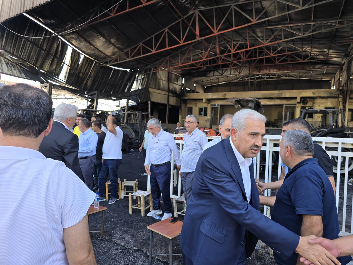 Traktörcüler Sanayi Sitesi’nde meydana gelen yangın nedeniyle esnafımızı ziyaret ederek geçmiş olsun dileklerimizi ilettik, kendilerine her zaman yanlarında olduğumuzu ifade ettik.