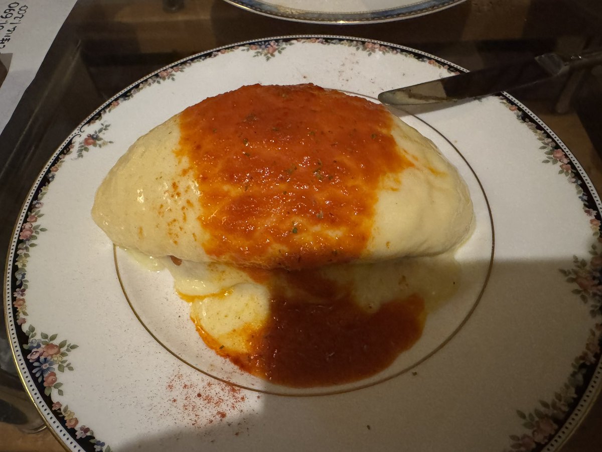 天津飯にかかってるトマトソースに映る自分を見て少し老けたなって思いました