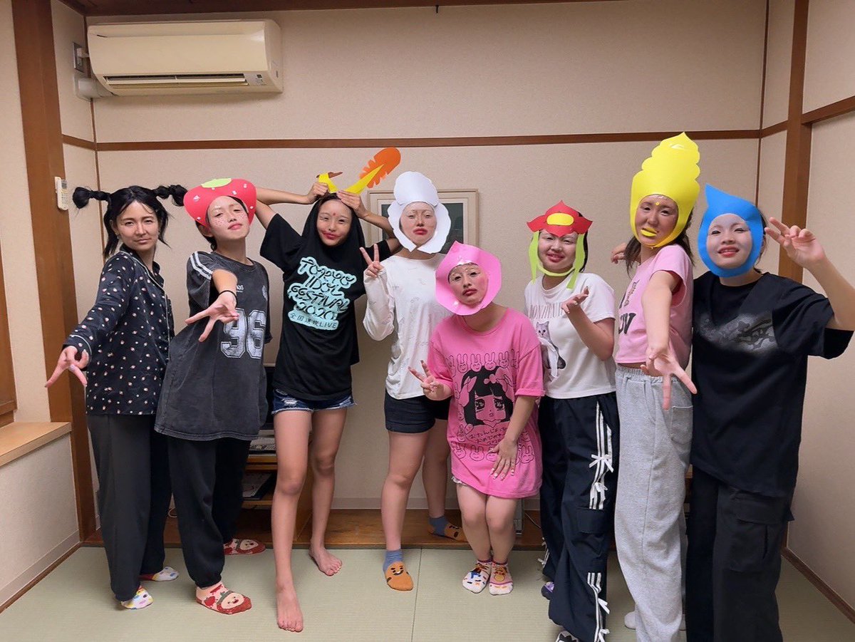 Runa_start's tweet photo. 低予算こびと図鑑コスプレWWWWWW https://t.co/Sn9ecCyGHl