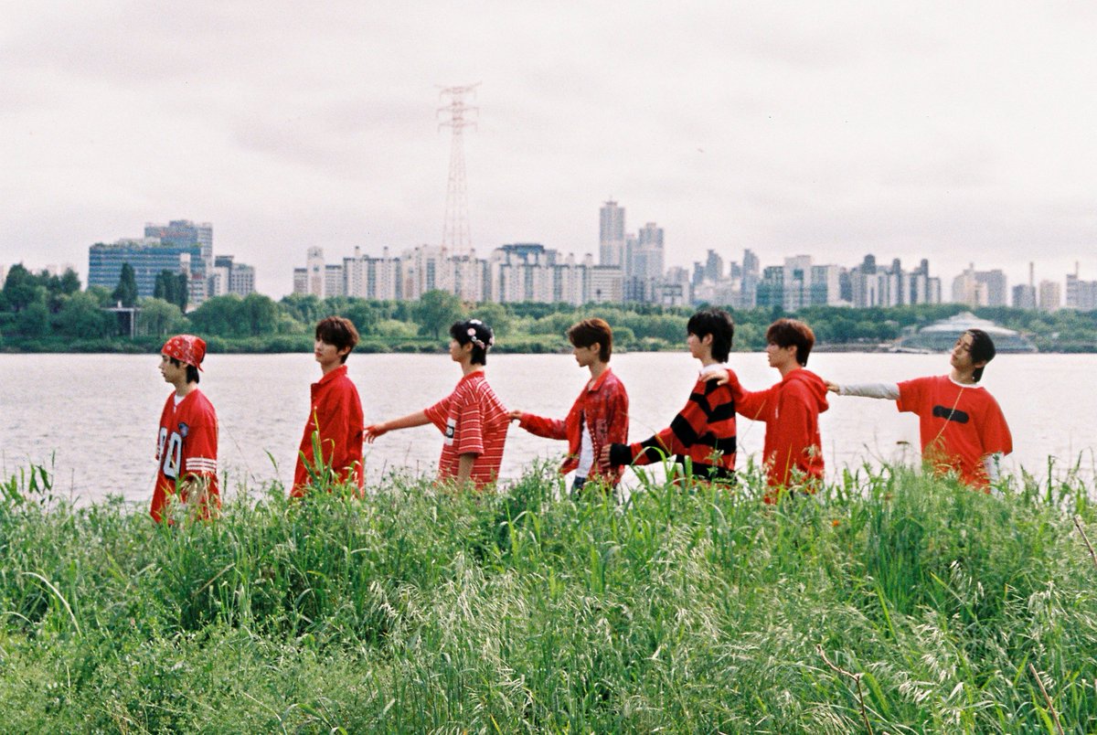 idntt <unevermet>
concept photo We A ver.

2025.08.11 6PM KST