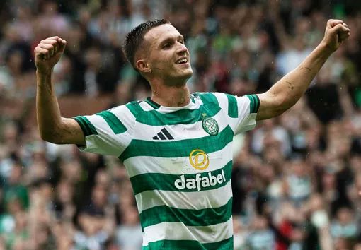 DONE DEAL! ✍️

Johnny Kenny signs 4-year Celtic contract as 'proud' striker handed major reward 🤝

⬇️⬇️⬇️

dailyrecord.co.uk/sport/football…