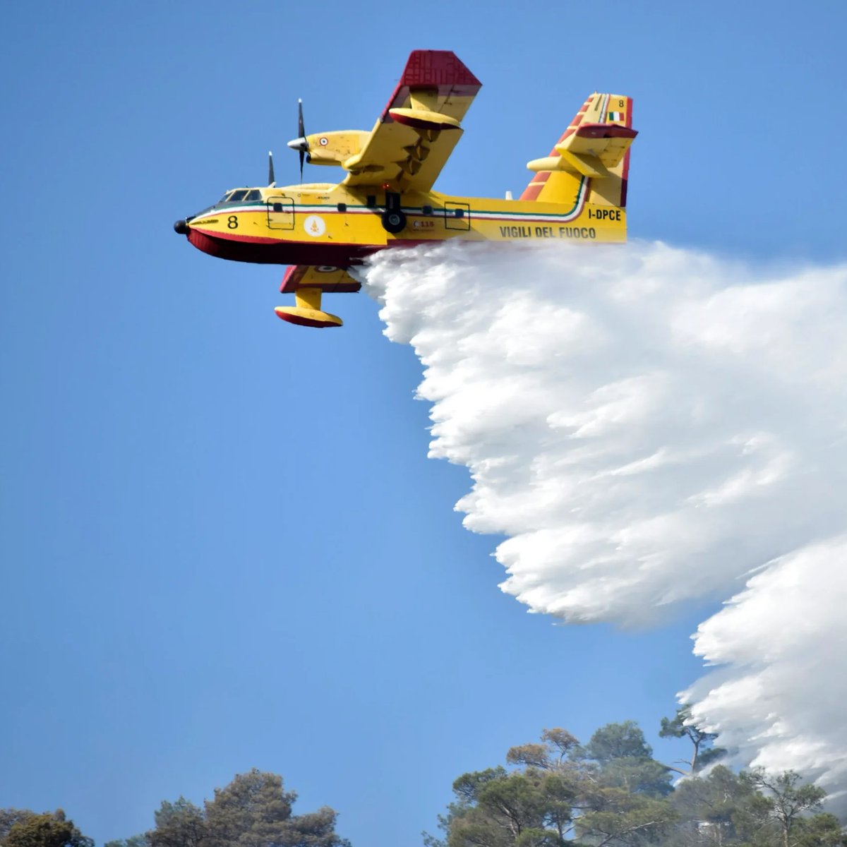 SON DAKİKA | Çanakkale Boğazı, yangın söndürme uçaklarına engel olmamak için gemi trafiğine kapatıldı.