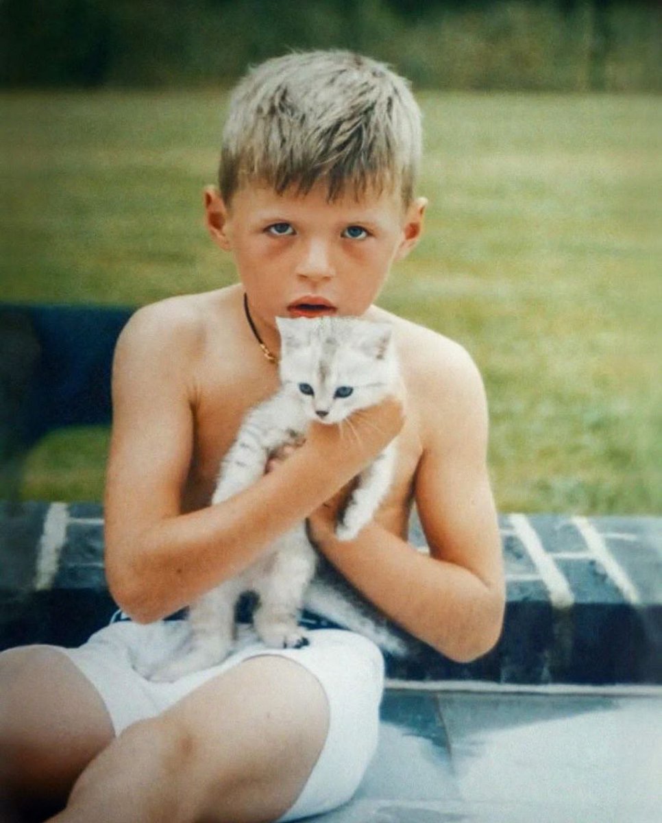wtf1official's tweet image. Happy International Cat Day to our favourite F1 Cat Dads @Max33Verstappen & @Alex_albon 😻
#F1 #Formula1