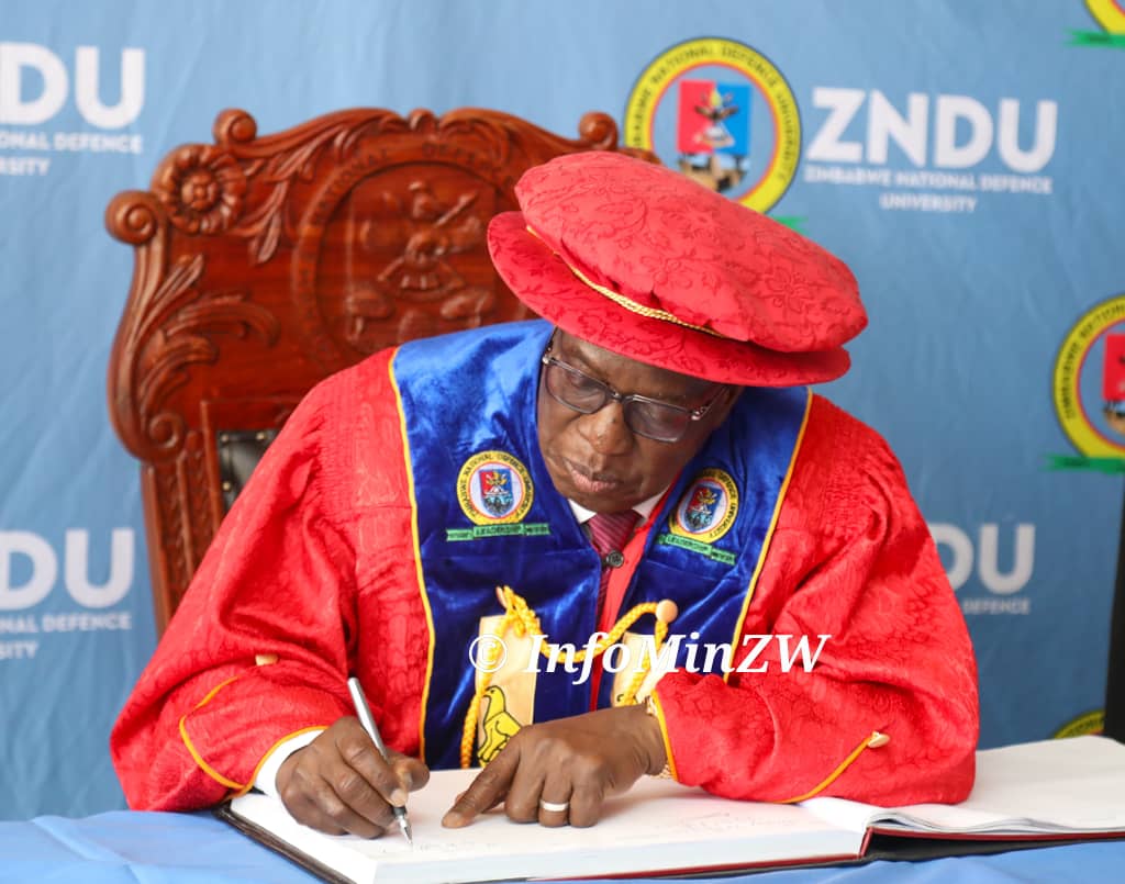 Chancellor of the ZNDU, His Excellency President Mnangagwa, signing the ZNDU visitors book.
#6thZNDUGraduation