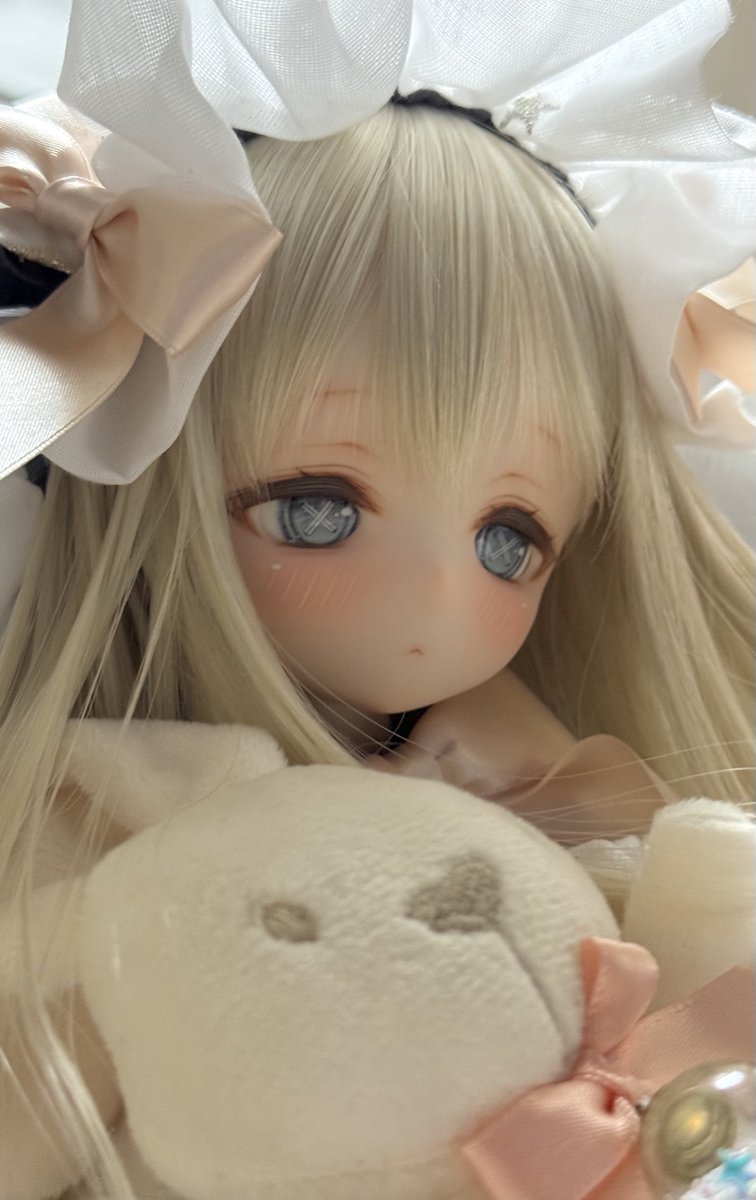 斜め顔が天才的に可愛い
ほっぺの丸みがぽわっとした雰囲気と相性良すぎる