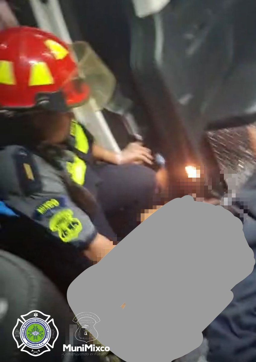 💥 ATAQUE ARMADO EN MIXCO 🚑🚨

Ayer por la noche, tres personas fueron baleadas frente a la Sección QQ, Lote 25 en la colonia El Milagro. Una murió en el lugar, otra al llegar al hospital y una más lucha por su vida. 

#NuestroDiario, noticias como son. 📰
📸: Bomberos