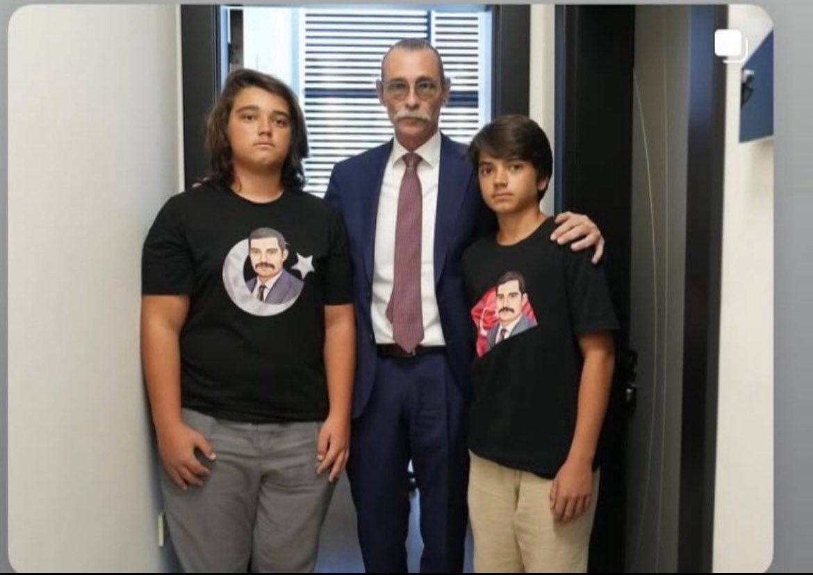 Ankara'nın kalbinde, organize bir kötülükle katledilen milliyetçi akademisyen! cinayetini  ekranlara taşıyan, sanatın sadece seyirlik değil gerçeklik yönünü de ortaya koyan Etimesgut Belediye Başkanı Sayın Erdal Beşikcioğlu'na ve Behzat Ç ekibine sonsuz saygılarımı sunarım.