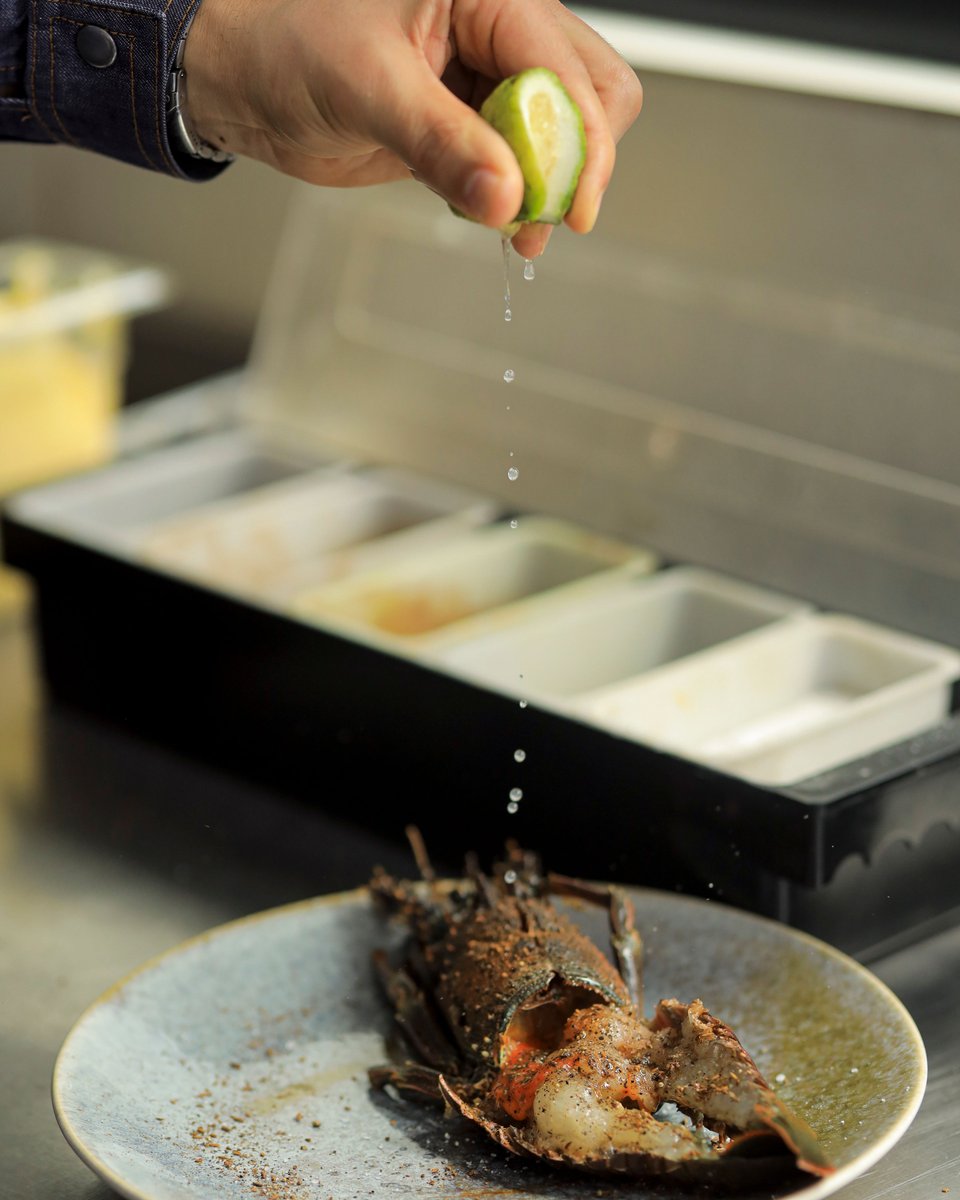 FourPointskgl's tweet photo. It’s Friday, time to dive into the freshest catch. Join us for a seafood feast that’s the perfect way to start your weekend.

#cocofizzbar #NewMenuDrop #visitrwanda_now https://t.co/js4gAyt897