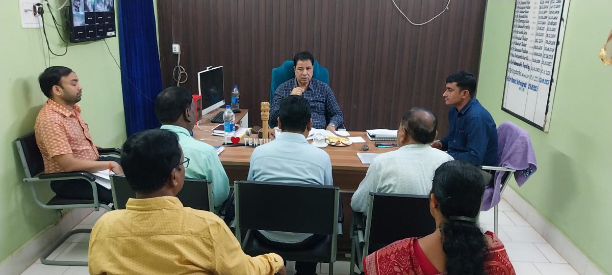 Collector Nabarangpur (@dmnabarangpur) on Twitter photo Visited Block Office, Tentulikhunti. Made a review of various ongoing developmental projects with AEE,JEs, GPDEO, PEOs,ACDEOs, Extension Officers & staff. Directed technical team to ensure timely completion of all projects. #Development #Tentulikhunti <a href="/CMO_Odisha/">CMO Odisha</a> <a href="/PRDeptOdisha/">Panchayati Raj and Drinking Water Department</a> Visited Block Office, Tentulikhunti. Made a review of various ongoing developmental projects with AEE,JEs, GPDEO, PEOs,ACDEOs, Extension Officers & staff. Directed technical team to ensure timely completion of all projects. #Development #Tentulikhunti <a href="/CMO_Odisha/">CMO Odisha</a> <a href="/PRDeptOdisha/">Panchayati Raj and Drinking Water Department</a>