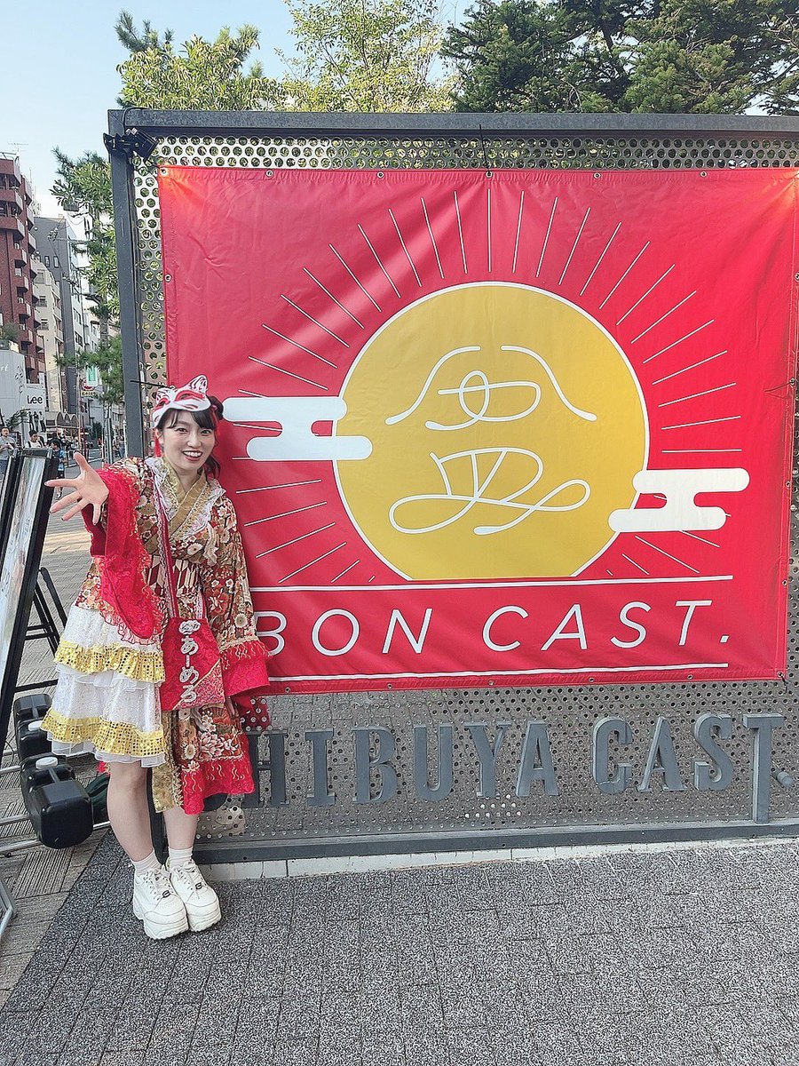 yumesaki_airi's tweet photo. #BONCAST 2025にてMCとパフォーマンスをさせていただきました夢咲あいりです🩷💜
3年目ということで出演者の皆様、スタッフの皆様、そしてご来場いただく皆様に毎年会えて嬉しいです!!
今年も皆様と最高に楽しい夏を過ごすことができました🏮
BONCAST最高〜🎉盆踊り最高〜🎉
来年もまた皆様に会えますよーに❤️𓂃 𓈒
第二部夢咲あいりパフォーマンスセトリ
1.エビカニクス音頭
2.ダンシングヒーロー
3.オバQ音頭
4.盆ギリ恋歌