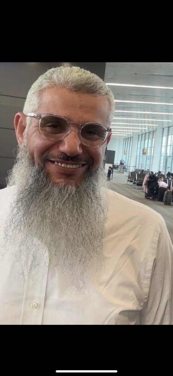قرة عيون المملكه في رجوعك
واجتاحت الفرحه صْدور الاجاويد
صبرت حتى نلت لحظة وصولك
ديرة هل الامجاد نسل الصناديد

ابو صالح#
#حميدان_التركي