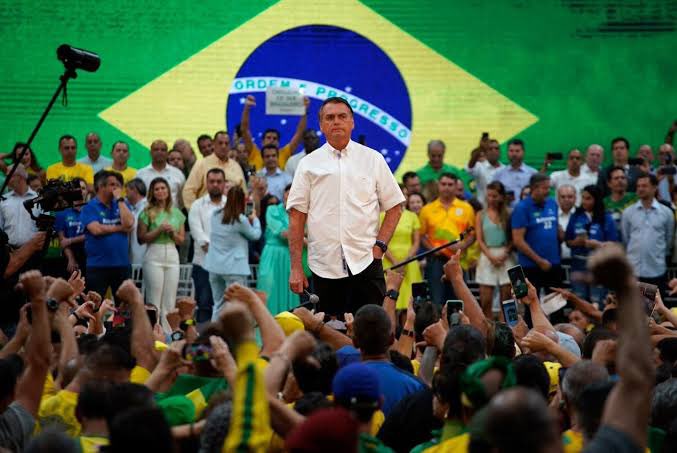 - Ao que parece, está escancarado: Alexandre de Moraes está decidido a matar Jair Bolsonaro.

- O “guardião” da Constituição tornou-se seu coveiro. Após a tentativa de assassinato cometida por antigo filiado de partido aliado ao PT (PSOL), Bolsonaro sobreviveu a sete cirurgias de