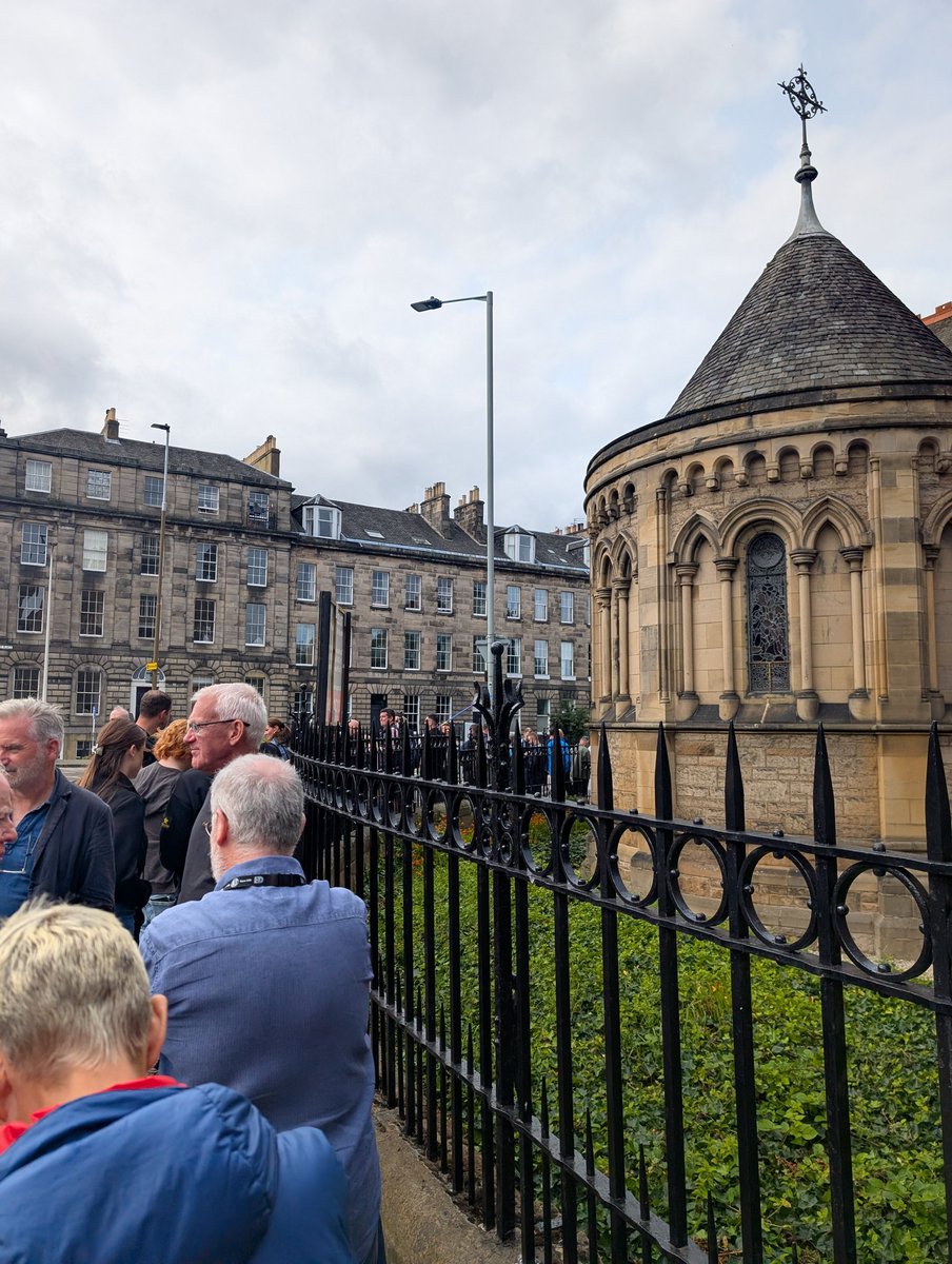 A queue that leads to a good afternoon of drams. 
#whisky #whiskyfringe
