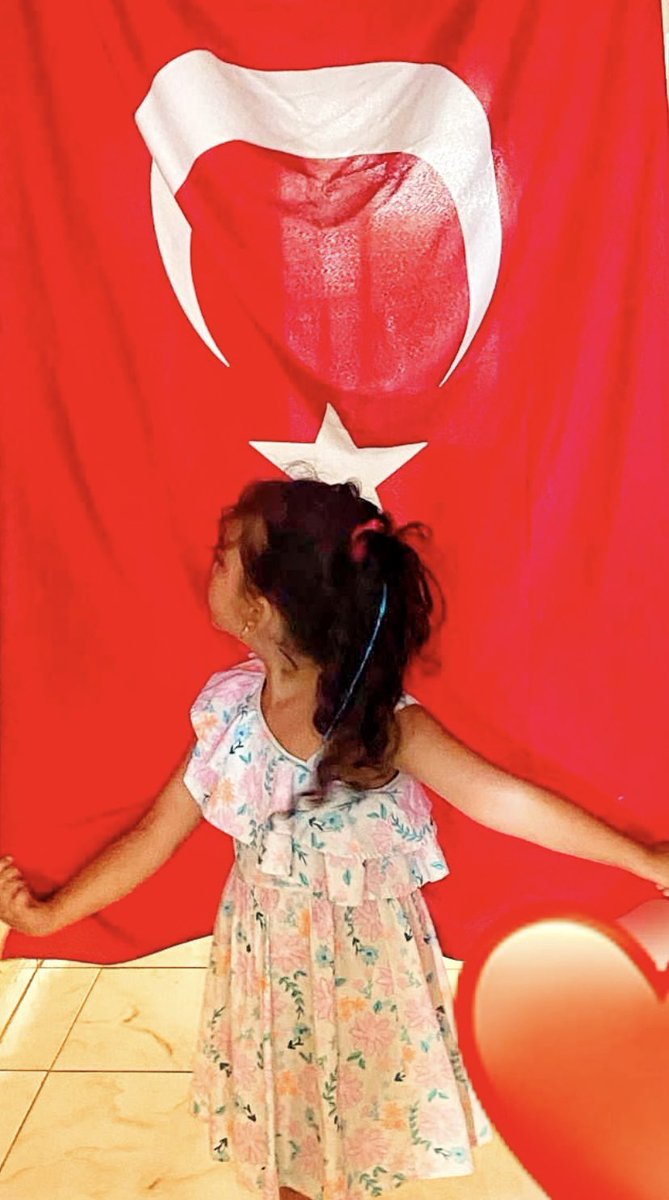 Gerçek Türk Milliyetçilerin evlatları bedel ödermiş!… Anne beni Türk Bayrağımla resmimi çekermisin demesi üstüne AyYıldızlı Türk Bayrağını öpmesi!… 🇹🇷

4 seneye yakındır babası #ÇağrıÜnele hasret büyüyen masum evladımın ahı bir ömür yakanızda olsun!…

#ÇağrıÜneleözgürlük