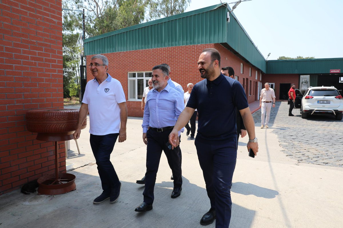 📍Ceyhan 

18-20-21. Dönem Adana Milletvekilimiz, kıymetli büyüğümüz Mehmet Ali Bilici’yi ziyaret ettik. Adana’mıza hizmetleri ve nazik misafirperverlikleri için teşekkür ediyoruz.