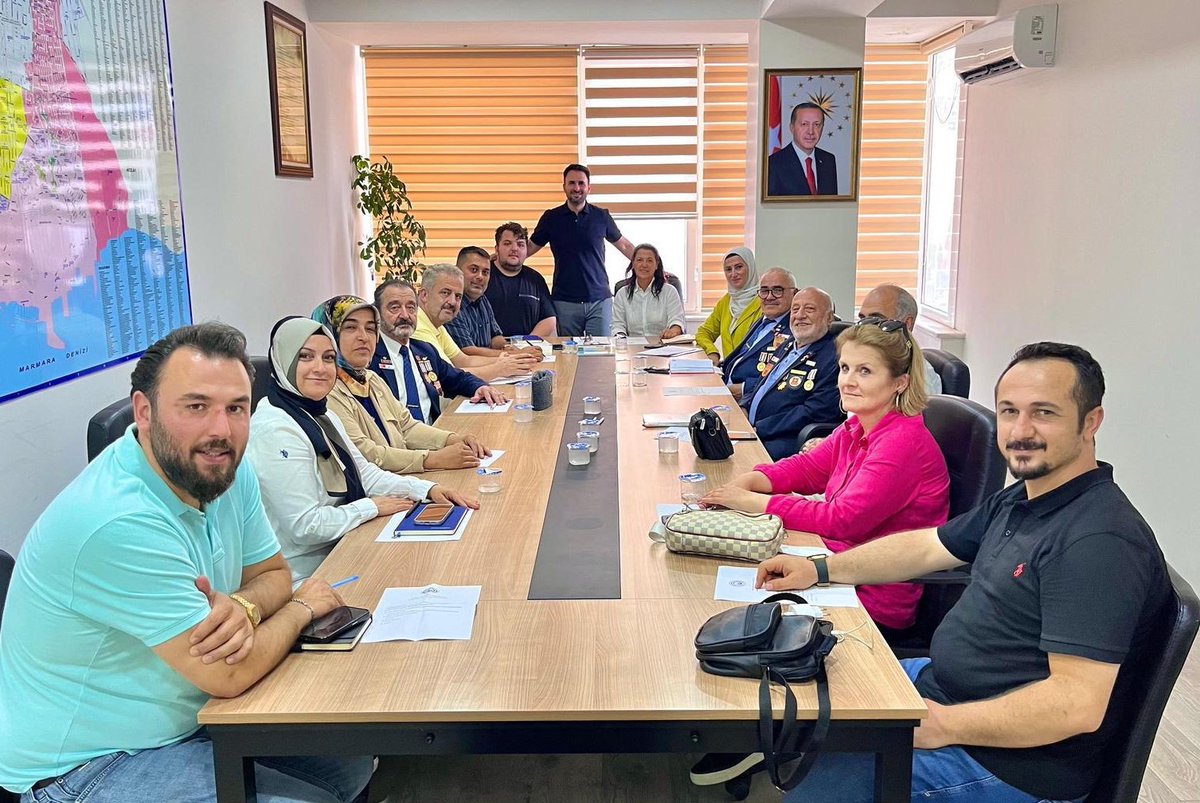 İlçe Başkanımız Mustafa Necati Işık'ın değerli katılımlarıyla Sosyal Politikalar Birimimiz bir araya geldi. Geleceğe yönelik projelerimizi ve hedeflerimizi istişare ettik.

Verimli geçen toplantımızda yaptığımız çalışmaların ve atacağımız adımların heyecanını paylaştık.