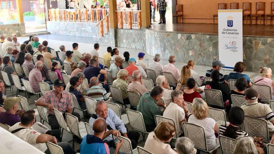 🇮🇨🇻🇪 #Canarias destina 4,2 millones de euros para la asistencia a los canarios residentes en #venezuela con 
🏥 1,5 M€ para prestación sanitaria 
🛒 1,8 M€ para tarjetas de alimentos 
💊 858.000 € para tarjetas de medicamentos
acortar.link/kovjw1
#Crónicasdelaemigracion