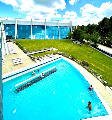 #boulognebillancourt

☀️ Ce week-end, profitez du beau temps pour vous rafraîchir à la piscine municipale de Boulogne !

🏊‍♂️ Horaires d'ouverture : samedi et dimanche de 7h à 21h.
L'occasion idéale pour nager, se détendre et profiter du soleil !

<a href="/Ville_BoulogneB/">Ville de Boulogne-Billancourt</a> <a href="/BoulogneCulture/">Boulogne-Billancourt Culture</a>