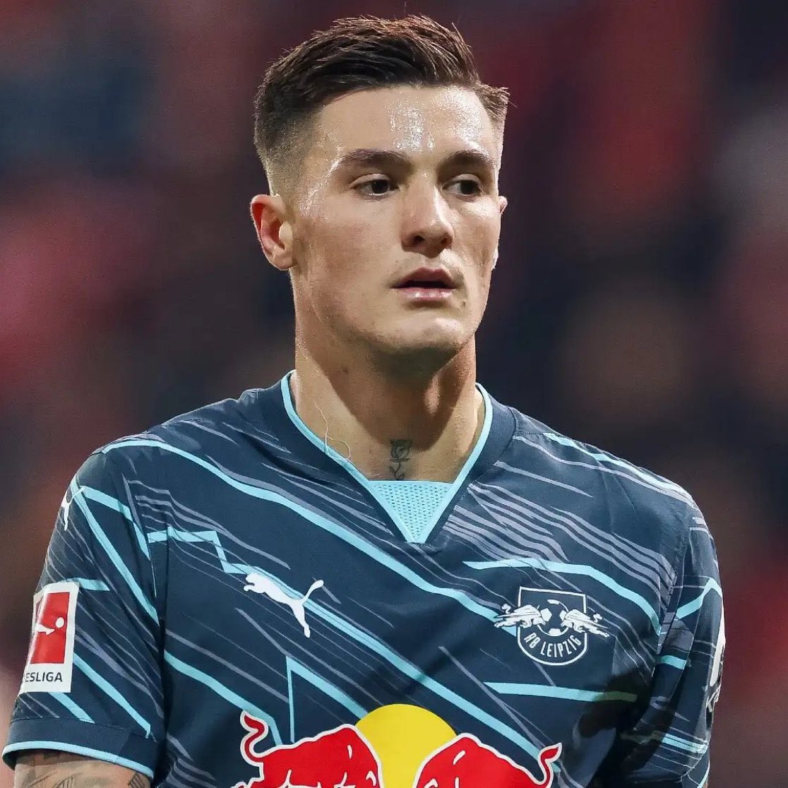 KalshiFC's tweet image. 🚨 Benjamin Šeško’s will earn a salary of £160,000-a-week at Manchester United, His salary will increase by 25% if they qualify for the Champions League - to £200,000-a-week. 

🗣️: @Rok_Viskovic / @mufcMPB2_