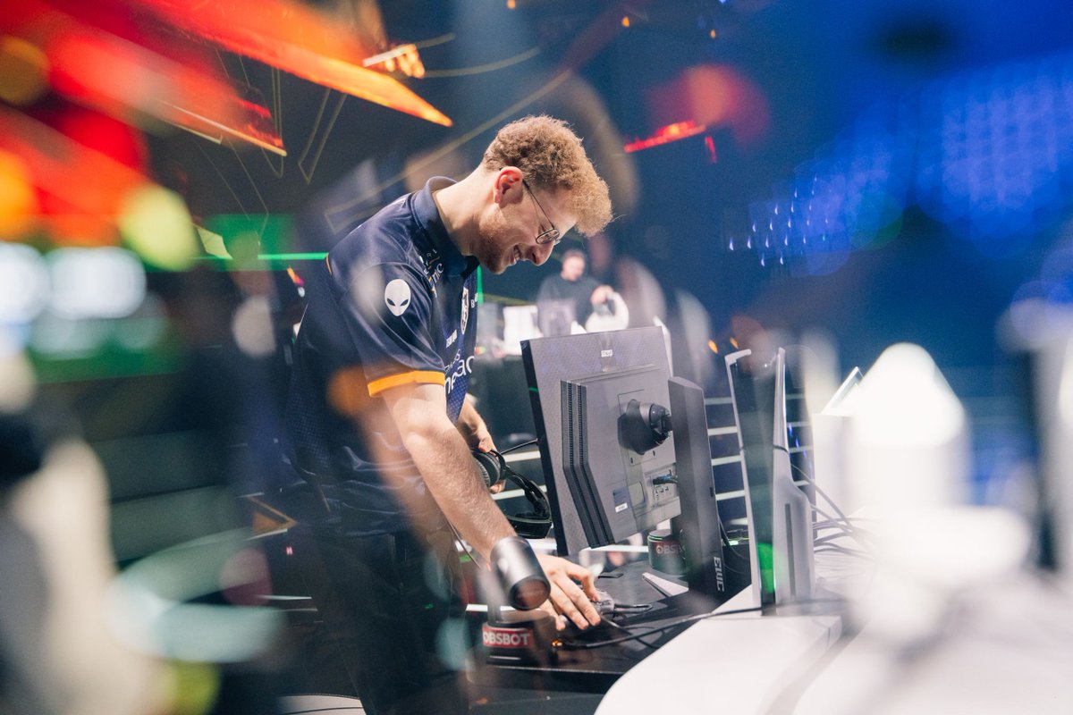 Day 2 of <a href="/EWC_EN/">Esports World Cup</a> is around the corner! ⚔️

<a href="/ManuelBachoore/">Manuel Bachoore</a> &amp; <a href="/EmreYilmazz80/">Emre Yilmaz</a> are already in the RO16, playing only 1 game later tonight.

Both <a href="/Young192_/">Young</a> &amp; <a href="/LevideWeerd/">Levi de Weerd</a> play a decider first to get into the RO16! 😳

If Levi wins, another <a href="/TeamLiquid/">Team Liquid</a> battle awaits for us. This time