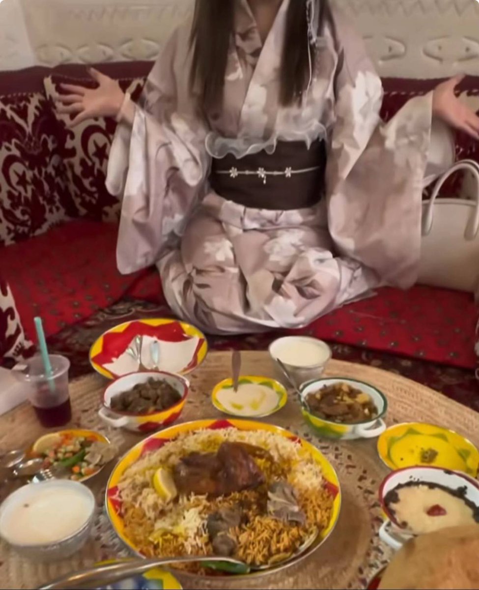 お兄ちゃん、来て、ご飯食べよう！