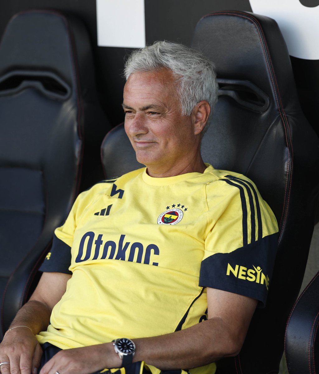 José Mourinho’nun Canal 11’e verdiği röportajda, sıkı taktik felsefeleri ve oyunculara uyum sağlama hakkındaki düşüncelerini paylaşmıştı.

"Bana göre tek bir felsefeye bağlı kalmak yanlış. Bir koçun idealinin ne olduğunu söylemesi önemli bir şey. Benim de bir idealim var ve