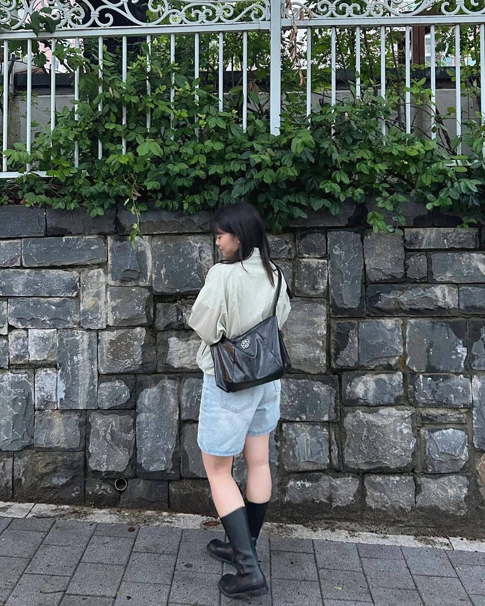 Yoongibogi's tweet photo. ส่งต่อกระเป๋า 
🪄 nick nicole square shoulder bag 
🧚🏻‍♀️ ไม่มีตำหนิ ของครบ ใหม่มากๆค่ะ
🧚🏻‍♀️ราคา 590 บาท ส่งฟรี

#ส่งต่อกระเป๋า #ส่งต่อกระเป๋าแบรนด์เนม #nicknicole #ส่งต่อnicknicole #ส่งต่อเสื้อมือสอง https://t.co/JklPbw7Nun