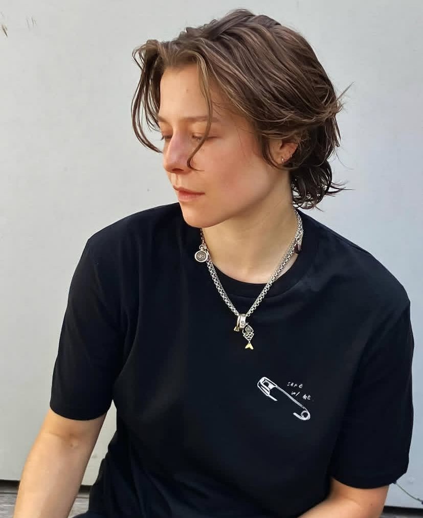 EVERYONE WAKE UP NEW EMMA PIC JUST DROPPED