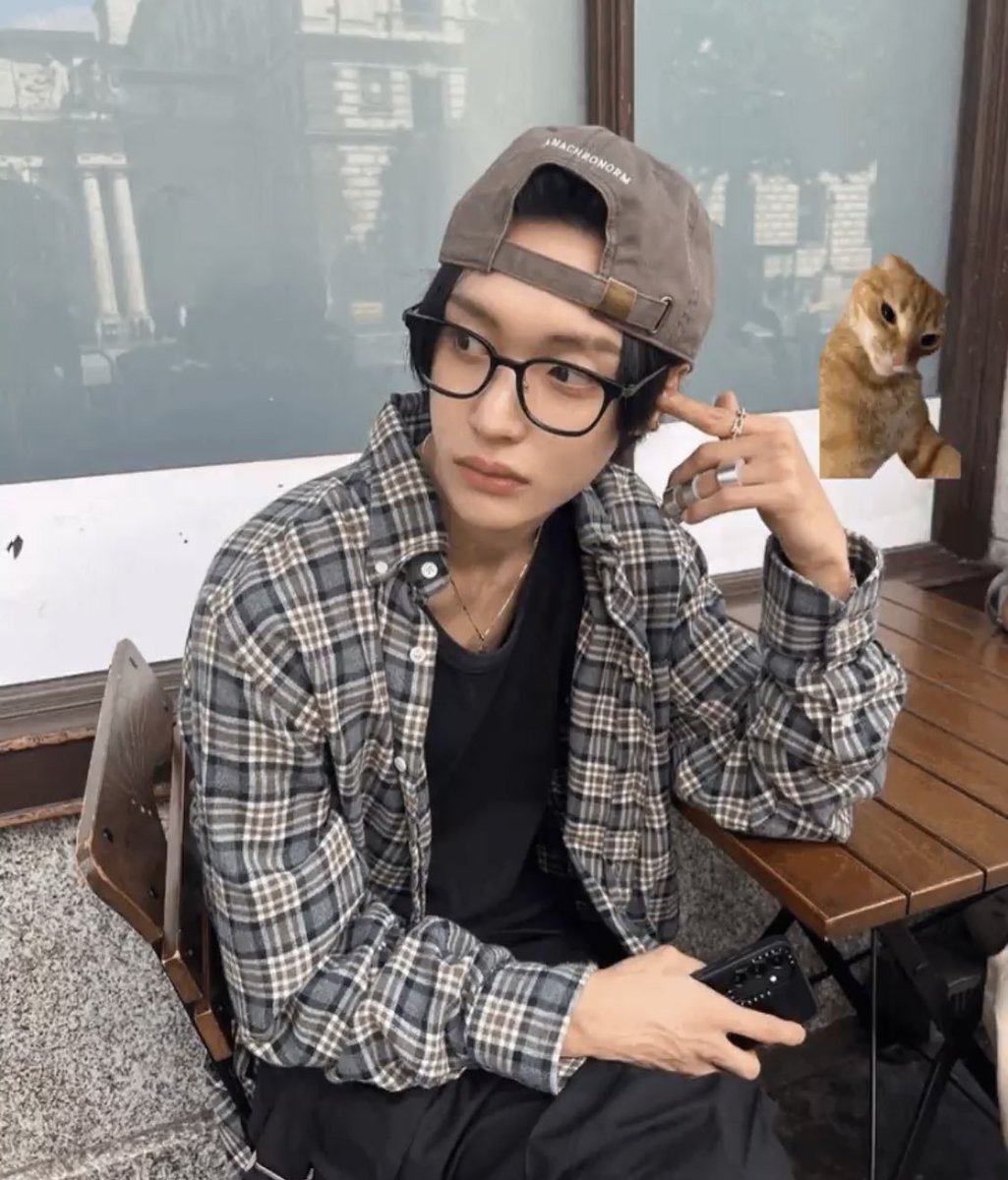 Miko-chan! Aku berhasil menangkap kucing oyen mayah yeaaay ૮₍ ˃ o ˂ ₎ა