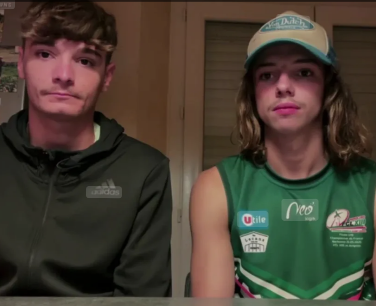 🇫🇷 Deux adolescents ont réussi à sauver la maison de leur voisin lors de l'incendie qui touche actuellement l’Aude. Munis d’un tuyau, de seaux et d’arrosoirs, Robin et Bastien ont tout fait pour empêcher les flammes d’atteindre le domicile.👏 (BFMTV)

📸 BFMTV