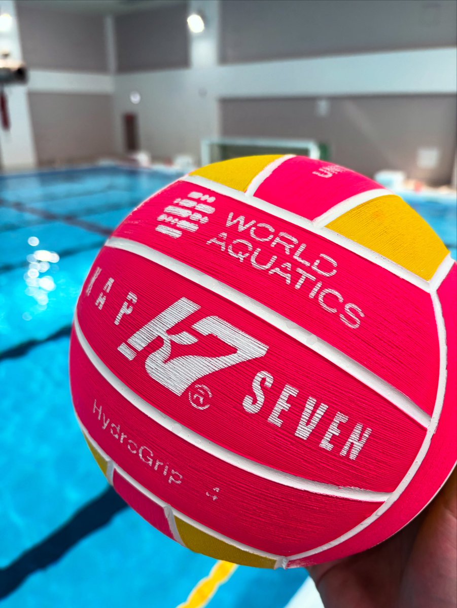 united_wpc's tweet image. KAP7水球ボール、初使用してきました！

現行のミカサのボールに比べて表面のザラザラ感が強くグリップ力ありますね！
（ミカサも以前はこんな感じだった気も）

ご興味ある方ぜひご検討ください。
当クラブでは1個からご購入いただけます。

#KAP7 #水球 #ボール #正規代理店