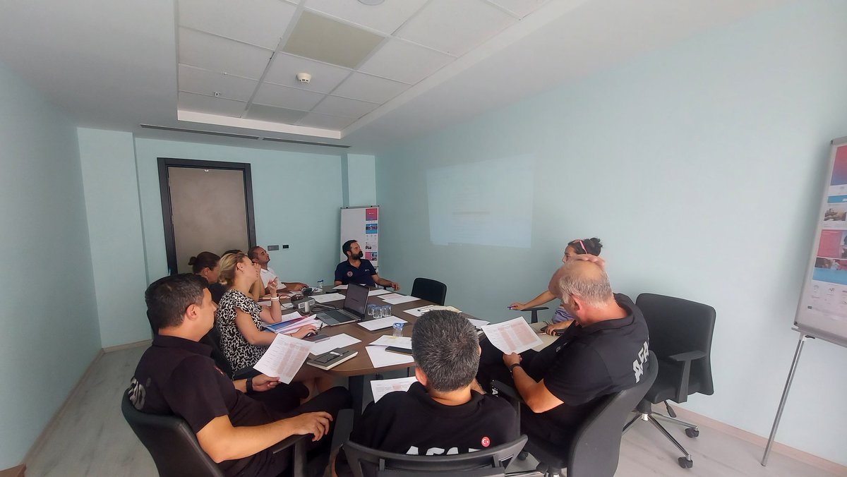 AFAD Denizli (@afad_denizli) on Twitter photo 🚀VET-READY Müfredat Çalışmaları Tüm Hızıyla Devam Ediyor!
Yolda Neler Var?
• Pratik simülasyon tabanlı modüller  
• Çok dilli dijital kaynaklar  
• Eğitici eğitimi programları  
• Topluluk direncini ölçen araçlar  
🌍 Amacımız ortak: Afet bilincini sınıftan sahaya taşımak 🚀VET-READY Müfredat Çalışmaları Tüm Hızıyla Devam Ediyor!
Yolda Neler Var?
• Pratik simülasyon tabanlı modüller  
• Çok dilli dijital kaynaklar  
• Eğitici eğitimi programları  
• Topluluk direncini ölçen araçlar  
🌍 Amacımız ortak: Afet bilincini sınıftan sahaya taşımak